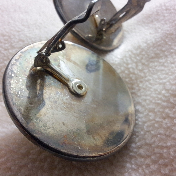 Fashion Earrings Faux pearl silver tone clip-on earrings made in USA 🇺🇸 - Picture 4 of 7